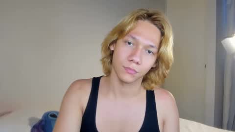 Snapshot of parisstone2 chatting on December 25, 2024, 10:05 pm connie online show from December 25, 2024, 10:05 pm