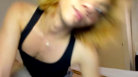 Snapshot of parisstone2 chatting on January 3, 2025, 11:12 pm connie online show from January 3, 2025, 11:12 pm