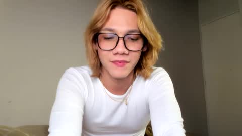 Snapshot of parisstone2 chatting on January 4, 2025, 10:02 pm connie online show from January 4, 2025, 10:02 pm