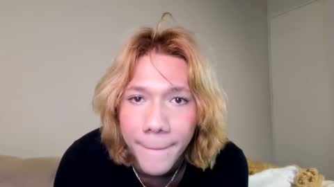 Snapshot of parisstone2 chatting on January 6, 2025, 10:47 pm connie online show from January 6, 2025, 10:47 pm