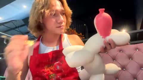 Snapshot of parisstone2 chatting on January 22, 2025, 8:38 pm connie online show from January 22, 2025, 8:38 pm