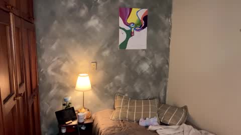 Snapshot of parisstone2 chatting on February 5, 2025, 10:44 pm connie online show from February 5, 2025, 10:44 pm