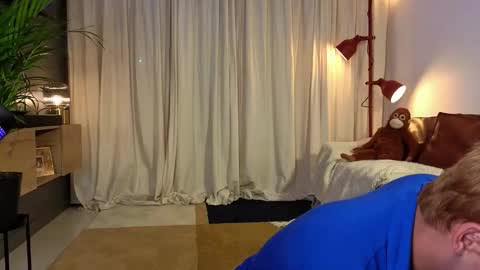 Snapshot of parisstone2 chatting on October 8, 2025, 12:19 am connie online show from October 8, 2025, 12:19 am