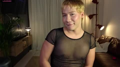 Snapshot of parisstone2 chatting on October 9, 2025, 11:58 pm connie online show from October 9, 2025, 11:58 pm