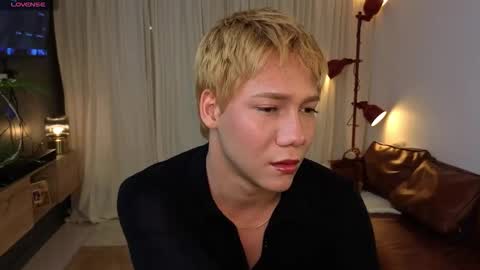 Snapshot of parisstone2 chatting on October 13, 2025, 11:27 pm connie online show from October 13, 2025, 11:27 pm