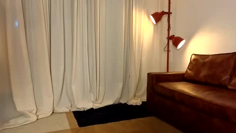 Snapshot of parisstone2 chatting on October 29, 2025, 5:20 am connie online show from October 29, 2025, 5:20 am