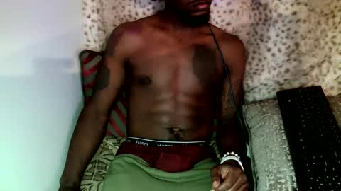 Snapshot of parlaytellio chatting on December 4, 2024, 4:27 pm Parlay Tellio online show from December 4, 2024, 4:27 pm