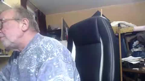 Snapshot of pascal88881 chatting on December 15, 2024, 7:10 pm pascal88881 online show from December 15, 2024, 7:10 pm