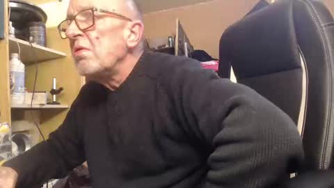 Snapshot of pascal88881 chatting on January 6, 2025, 9:52 am pascal88881 online show from January 6, 2025, 9:52 am