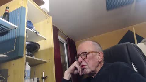 Snapshot of pascal88881 chatting on January 8, 2025, 6:52 am pascal88881 online show from January 8, 2025, 6:52 am