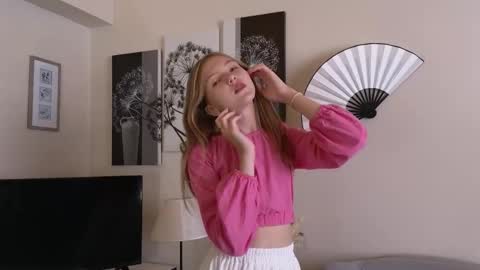 Vicki online show from September 13, 2025, 10:48 am