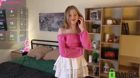 Vicki online show from December 4, 2025, 8:23 am