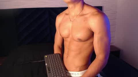 Snapshot of patrick_brown_ chatting on December 9, 2024, 12:19 pm Patrick Brown online show from December 9, 2024, 12:19 pm