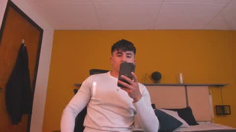 Snapshot of paul_evanss chatting on December 3, 2024, 1:21 pm Paul online show from December 3, 2024, 1:21 pm