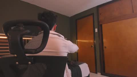 Snapshot of paul_evanss chatting on January 13, 2025, 1:39 pm Paul online show from January 13, 2025, 1:39 pm