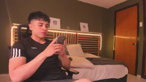 Snapshot of paul_evanss chatting on January 16, 2025, 5:33 pm Paul online show from January 16, 2025, 5:33 pm