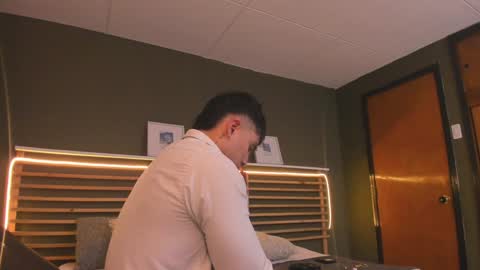 Snapshot of paul_evanss chatting on January 28, 2025, 2:21 pm Paul online show from January 28, 2025, 2:21 pm