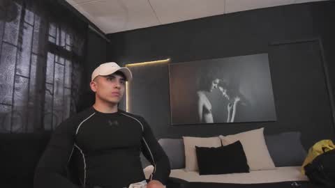 Snapshot of paul_evanss chatting on February 9, 2025, 3:23 pm Paul online show from February 9, 2025, 3:23 pm