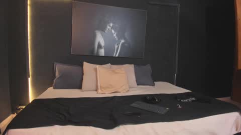 Snapshot of paul_evanss chatting on February 12, 2025, 12:22 pm Paul online show from February 12, 2025, 12:22 pm