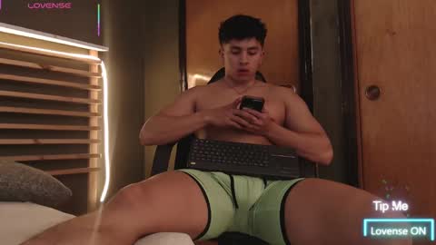 Snapshot of paul_evanss chatting on November 19, 2025, 2:39 pm Paul online show from November 19, 2025, 2:39 pm