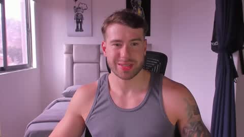 Snapshot of paul_roger chatting on February 14, 2025, 8:26 pm PAUL ROGER online show from February 14, 2025, 8:26 pm