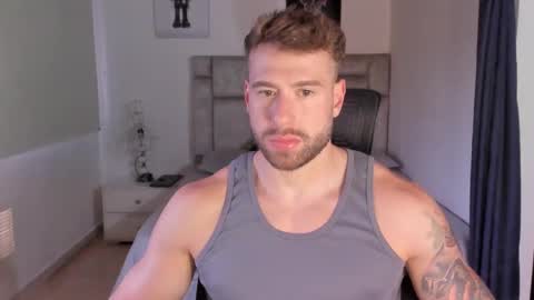 Snapshot of paul_roger chatting on September 11, 2025, 10:32 pm PAUL ROGER online show from September 11, 2025, 10:32 pm