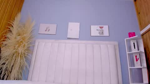 Pau online show from November 12, 2025, 7:24 pm