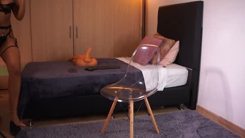 pauline_7 online show from January 17, 2025, 3:43 pm