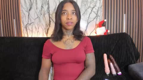 Snapshot of pauline_fox chatting on December 2, 2025, 3:12 am Pauline online show from December 2, 2025, 3:12 am