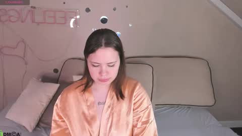 Snapshot of pauline_moore chatting on October 18, 2025, 1:08 am Erica online show from October 18, 2025, 1:08 am