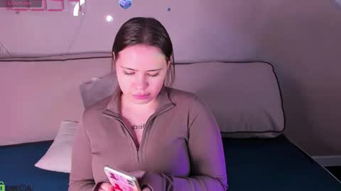 Snapshot of pauline_moore chatting on October 19, 2025, 10:05 am Erica online show from October 19, 2025, 10:05 am