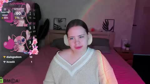 Snapshot of pauline_moore chatting on October 26, 2025, 1:33 am Erica online show from October 26, 2025, 1:33 am