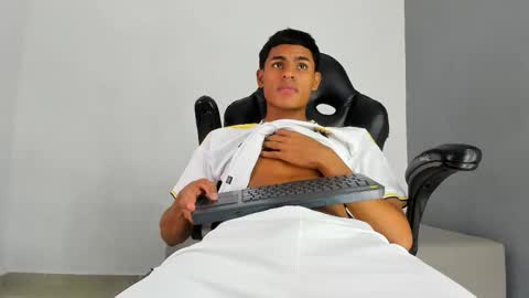 Snapshot of paull_cassidy chatting on October 14, 2025, 8:20 pm Paull Cassidy online show from October 14, 2025, 8:20 pm