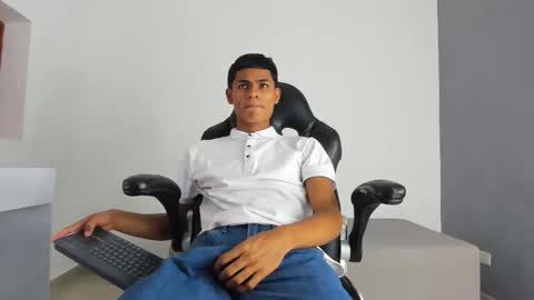 Snapshot of paull_cassidy chatting on October 17, 2025, 7:38 pm Paull Cassidy online show from October 17, 2025, 7:38 pm