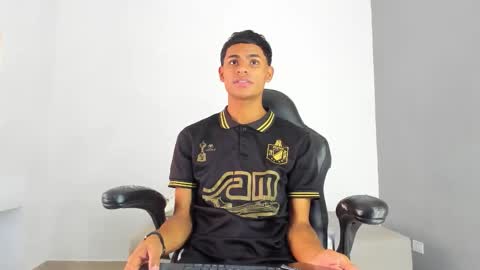 Snapshot of paull_cassidy chatting on October 18, 2025, 7:25 pm Paull Cassidy online show from October 18, 2025, 7:25 pm