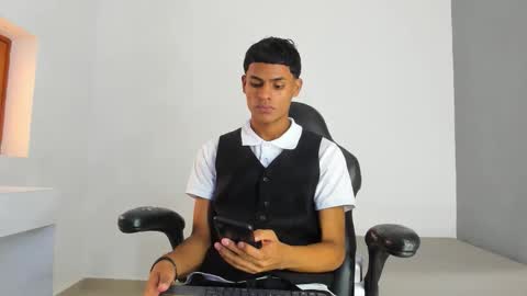 Snapshot of paull_cassidy chatting on October 19, 2025, 7:14 pm Paull Cassidy online show from October 19, 2025, 7:14 pm