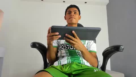 Snapshot of paull_cassidy chatting on October 20, 2025, 7:25 pm Paull Cassidy online show from October 20, 2025, 7:25 pm