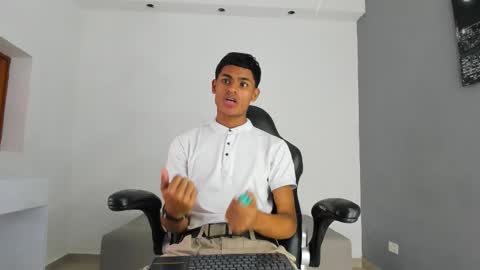 Snapshot of paull_cassidy chatting on October 22, 2025, 7:35 pm Paull Cassidy online show from October 22, 2025, 7:35 pm