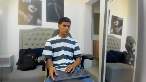 Snapshot of paull_cassidy chatting on October 26, 2025, 7:53 pm Paull Cassidy online show from October 26, 2025, 7:53 pm