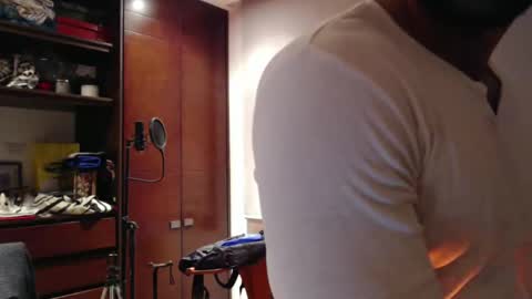 Snapshot of paulripped chatting on October 16, 2025, 11:17 pm Paul online show from October 16, 2025, 11:17 pm