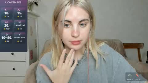 Snapshot of pawwsup1 chatting on October 27, 2025, 11:47 am Allisses online show from October 27, 2025, 11:47 am