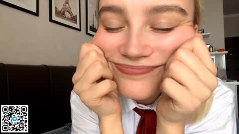 Snapshot of paztumminello chatting on October 19, 2025, 12:28 pm Lola online show from October 19, 2025, 12:28 pm