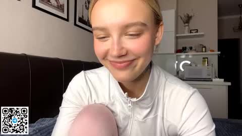 Snapshot of paztumminello chatting on October 21, 2025, 1:23 pm Lola online show from October 21, 2025, 1:23 pm