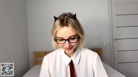 Snapshot of paztumminello chatting on November 16, 2025, 4:01 pm Lola online show from November 16, 2025, 4:01 pm