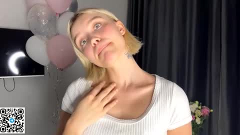 Snapshot of paztumminello chatting on November 21, 2025, 3:22 pm Lola online show from November 21, 2025, 3:22 pm