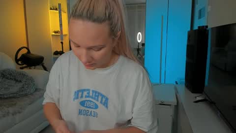 Snapshot of peachju1cy chatting on January 28, 2025, 3:04 am peachju1cy online show from January 28, 2025, 3:04 am