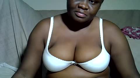 Snapshot of pearl_33 chatting on October 16, 2025, 10:44 pm Keci online show from October 16, 2025, 10:44 pm