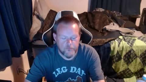 Snapshot of pecker40 chatting on December 10, 2024, 2:27 am pecker40 online show from December 10, 2024, 2:27 am