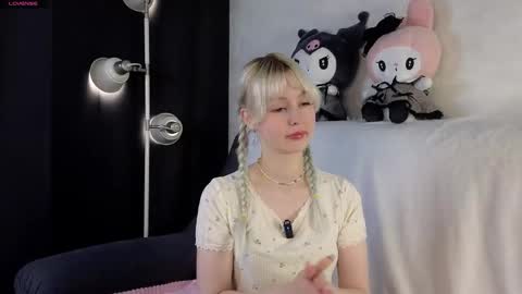 Snapshot of peek_in_my_window chatting on September 18, 2025, 1:40 am tony online show from September 18, 2025, 1:40 am