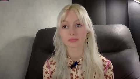 Snapshot of peek_in_my_window chatting on September 30, 2025, 4:28 am tony online show from September 30, 2025, 4:28 am